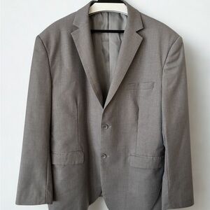 Elegant Men's Suit Blazer and Pants in Timeless Gray